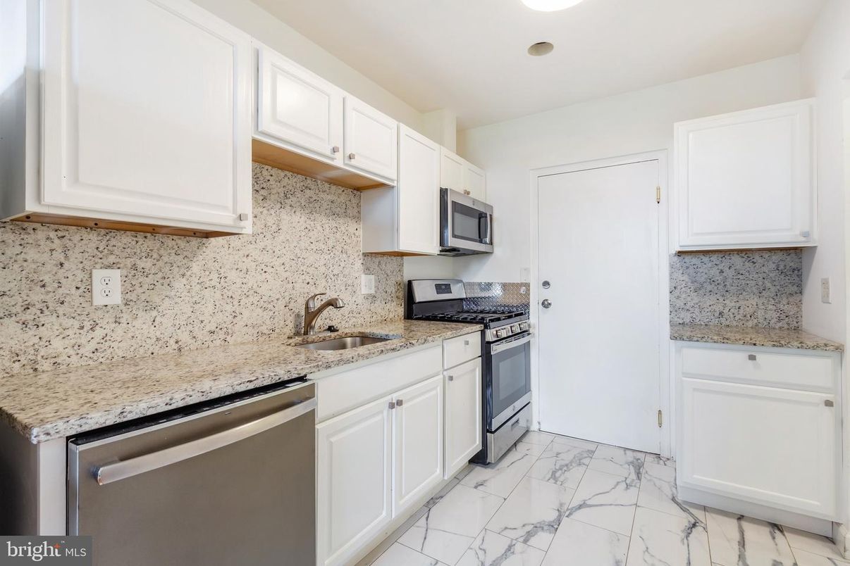 Interior, Kitchen, Marble, Recessed Lighting, Stainless Steel Appliances