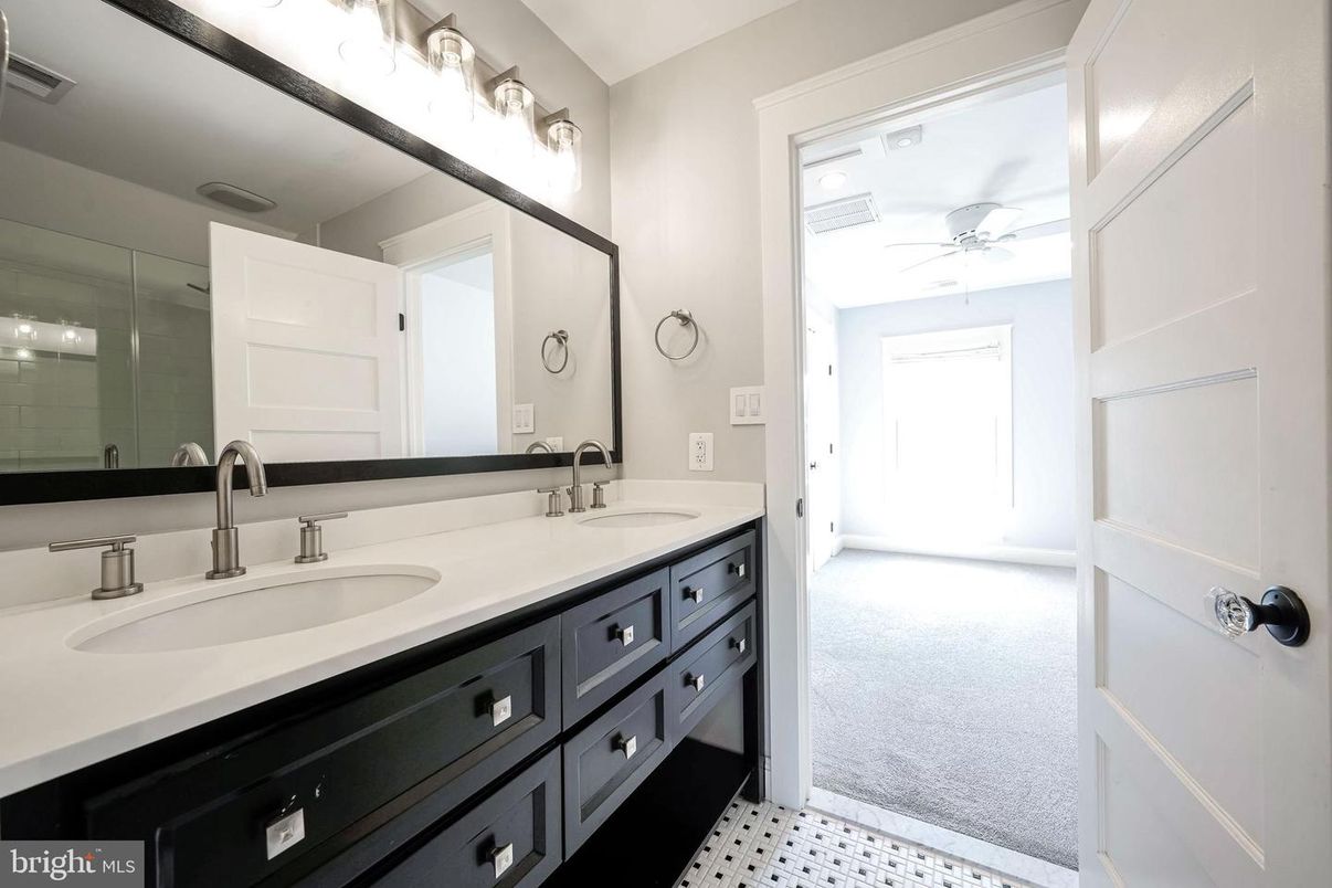 Bathroom, Dual Sink Vanities, Interior