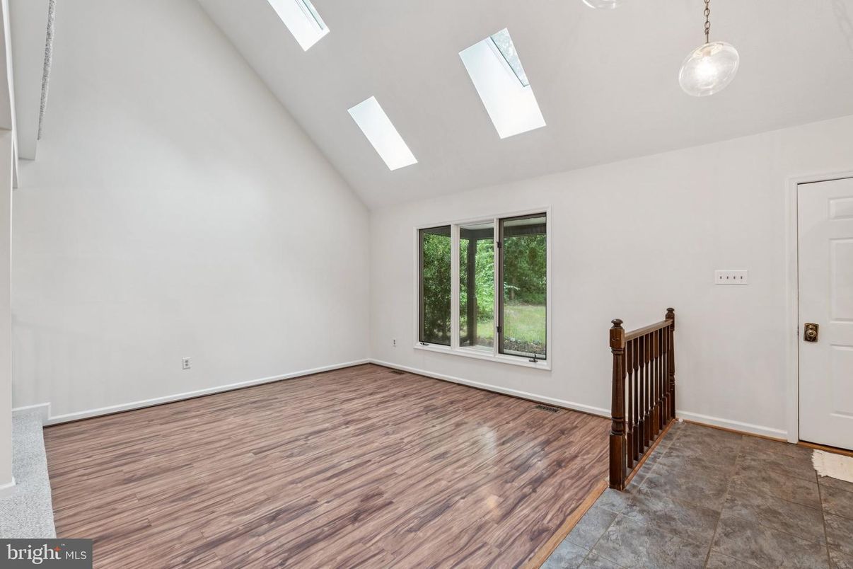 Empty room, Interior, Pendant Lights, Wood Texture Flooring