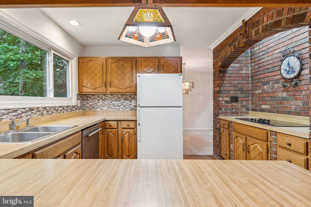 Interior, Kitchen, Recessed Lighting, Stone Walls