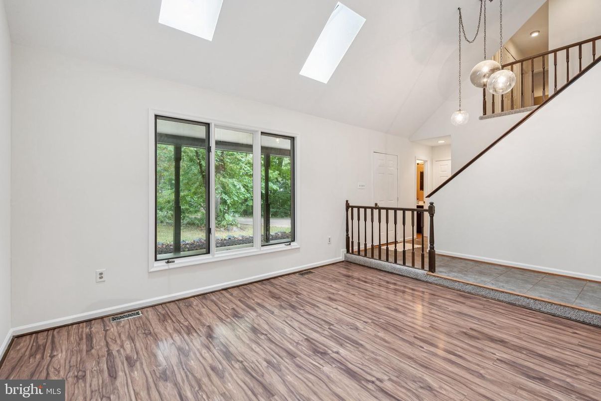 Empty room, Interior, Pendant Lights, Recessed Lighting, Wood Texture Flooring
