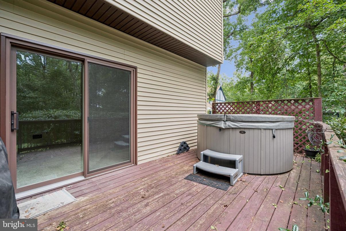 Exterior, Hot Tub