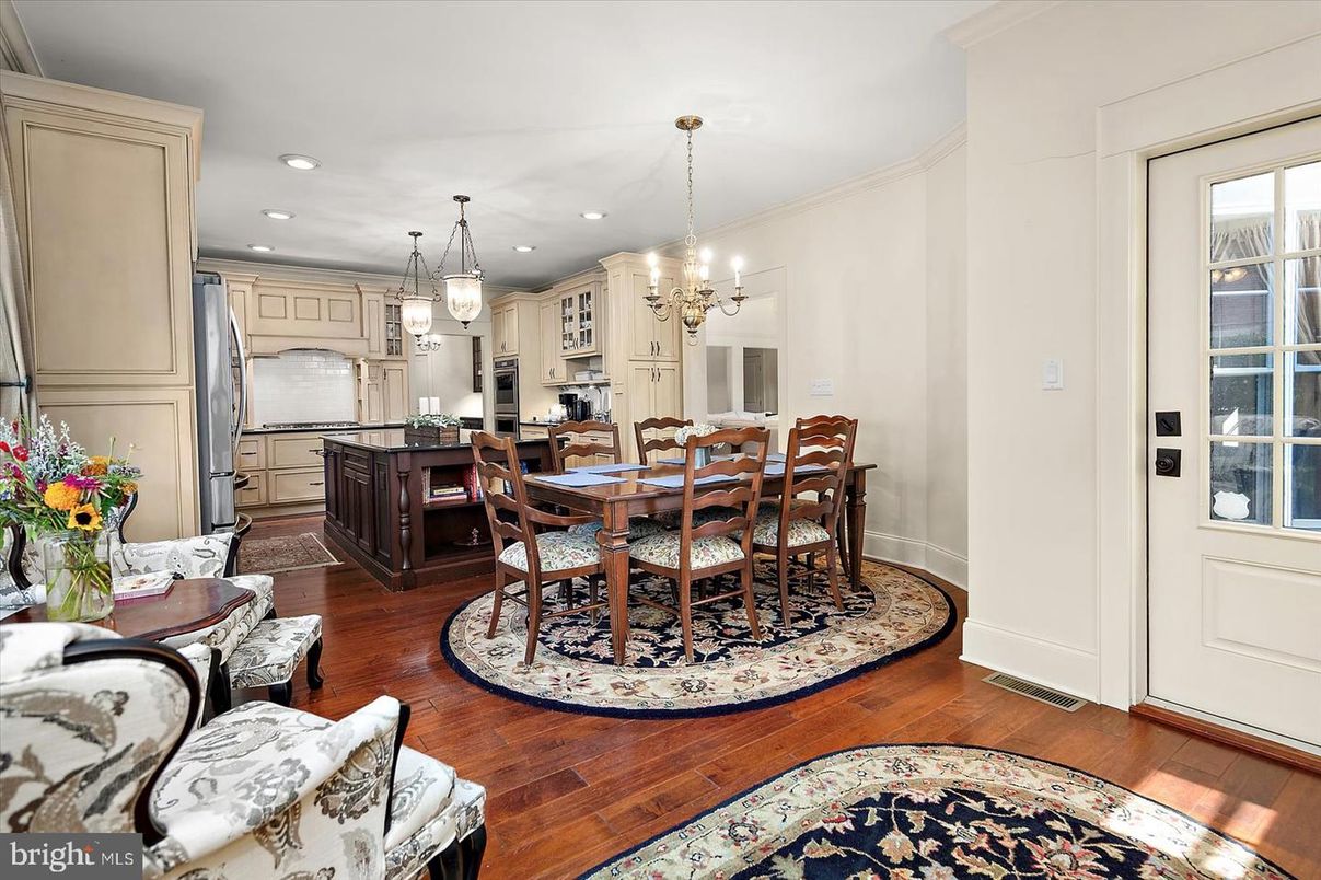 Chandelier, Dining room, Interior, Kitchen, Pendant Lights, Recessed Lighting, Wood Texture Flooring