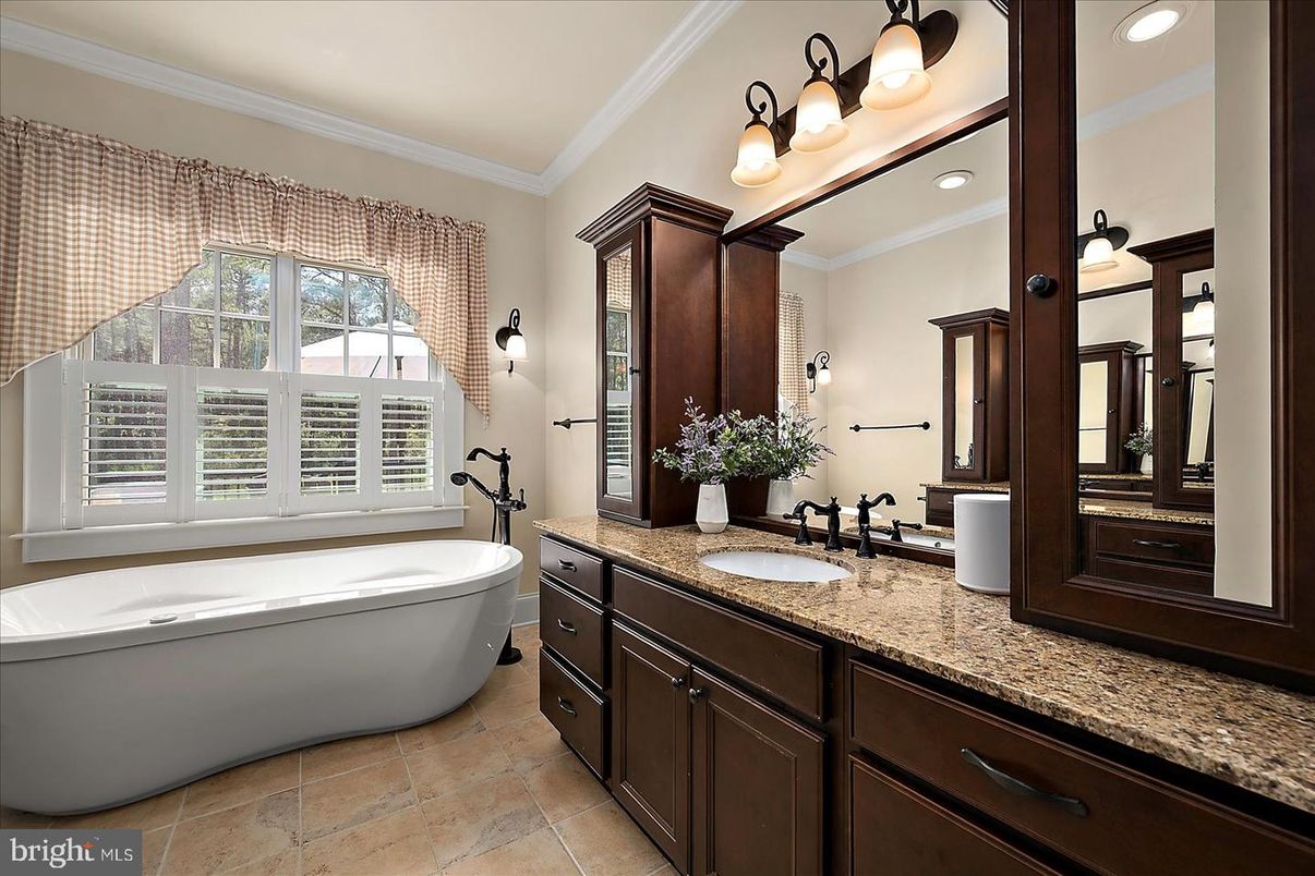 Bathroom, Dual Sink Vanities, Free Standing Baths, Interior