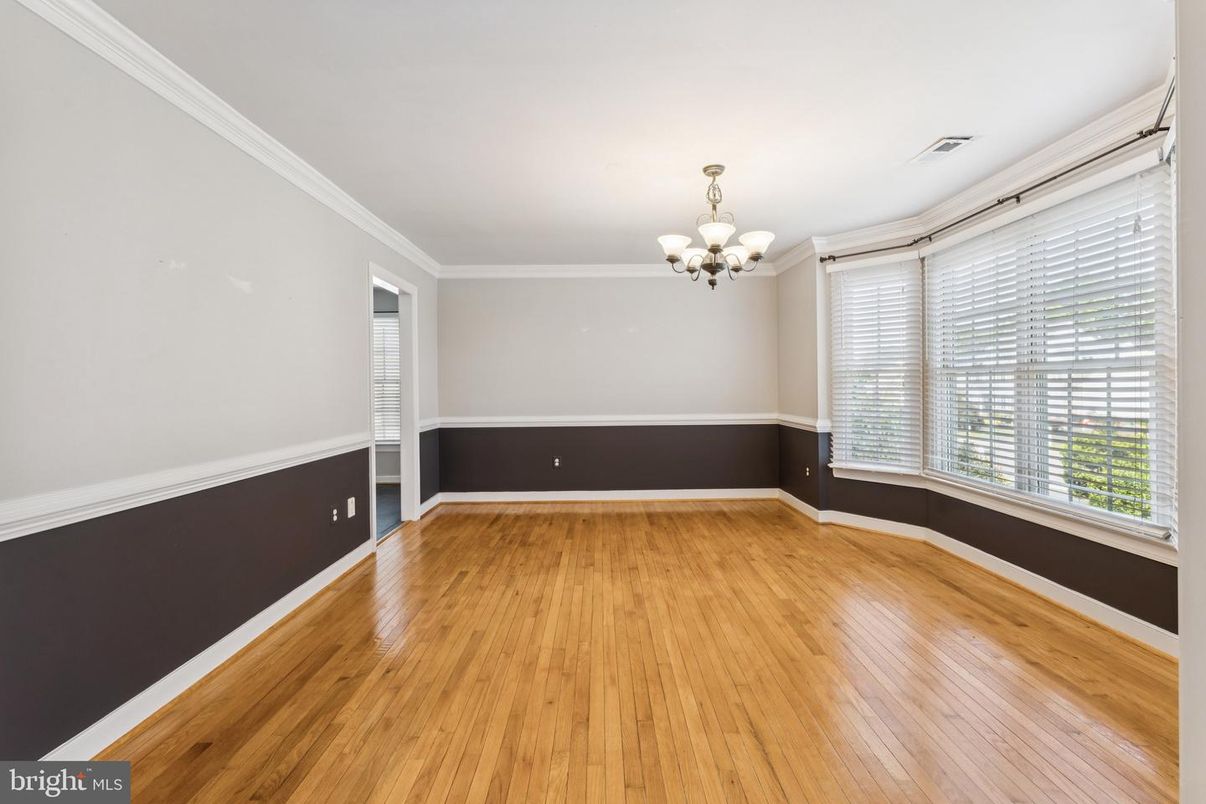 Chandelier, Empty room, Interior, Wood Texture Flooring