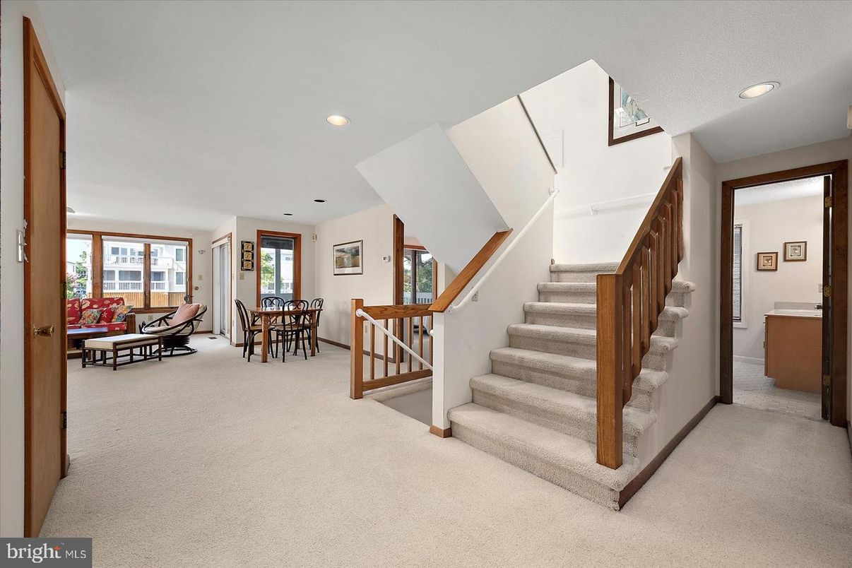 Dining room, Interior, Recessed Lighting