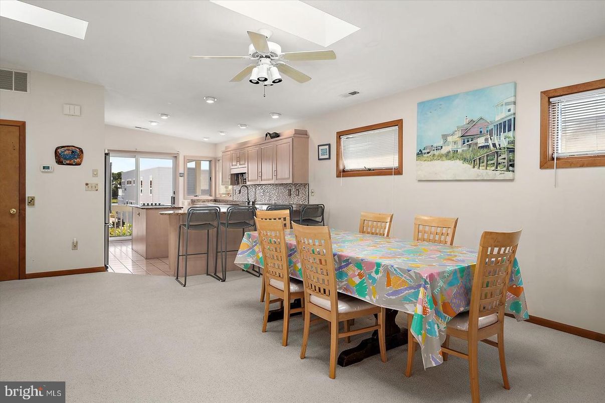 Dining room, Interior, Kitchen, Recessed Lighting