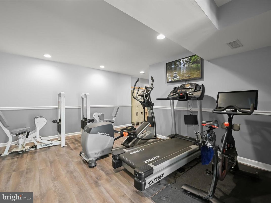 Fitness Equipment, Interior, Recessed Lighting, Wood Texture Flooring