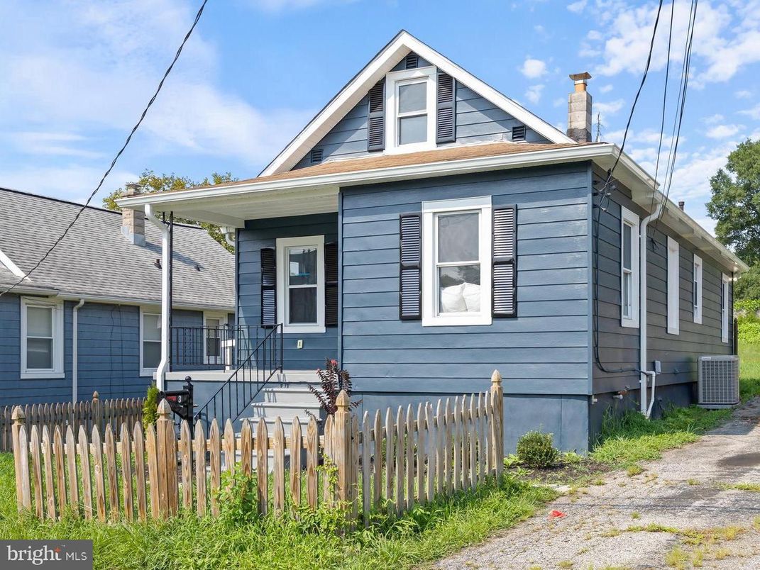 Exterior, Facade, Queen Anne Victorian