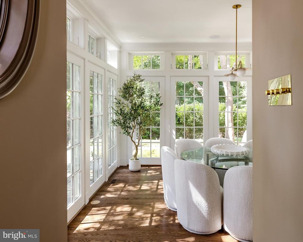 Interior, Pendant Lights, Sun Room, Wood Texture Flooring