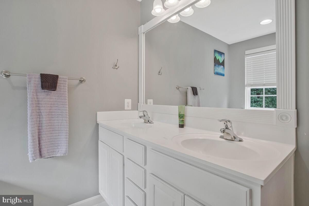 Bathroom, Dual Sink Vanities, Interior, Recessed Lighting