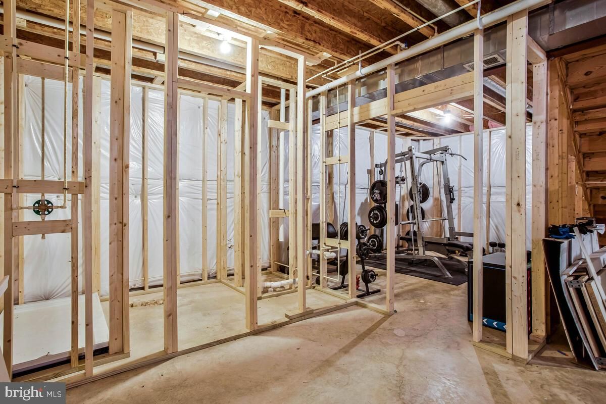 Fitness Equipment, Interior, Wooden Beams