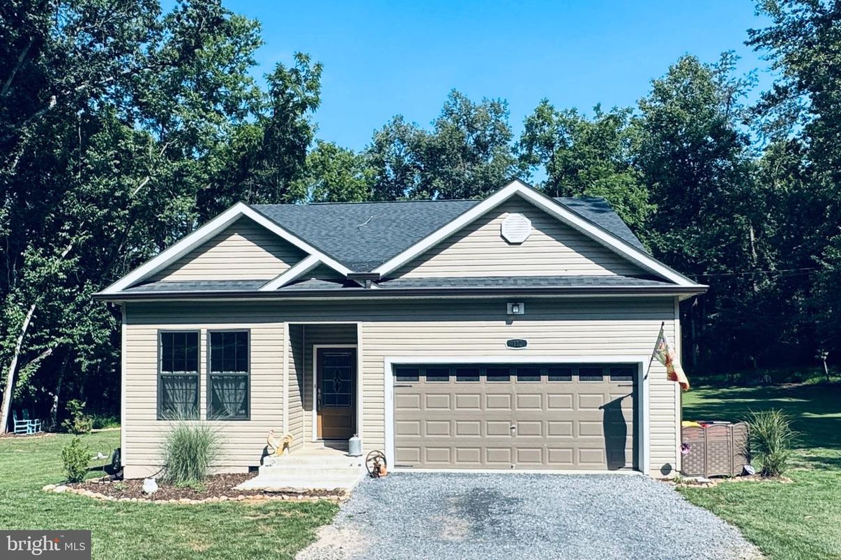 Attached, Exterior, Facade, American Craftsman