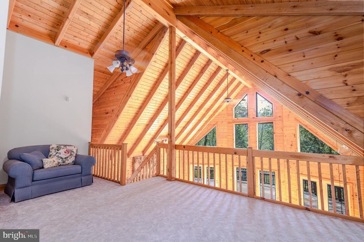 Empty room, Interior, Wooden Beams, Wooden Ceilings, Wooden Walls
