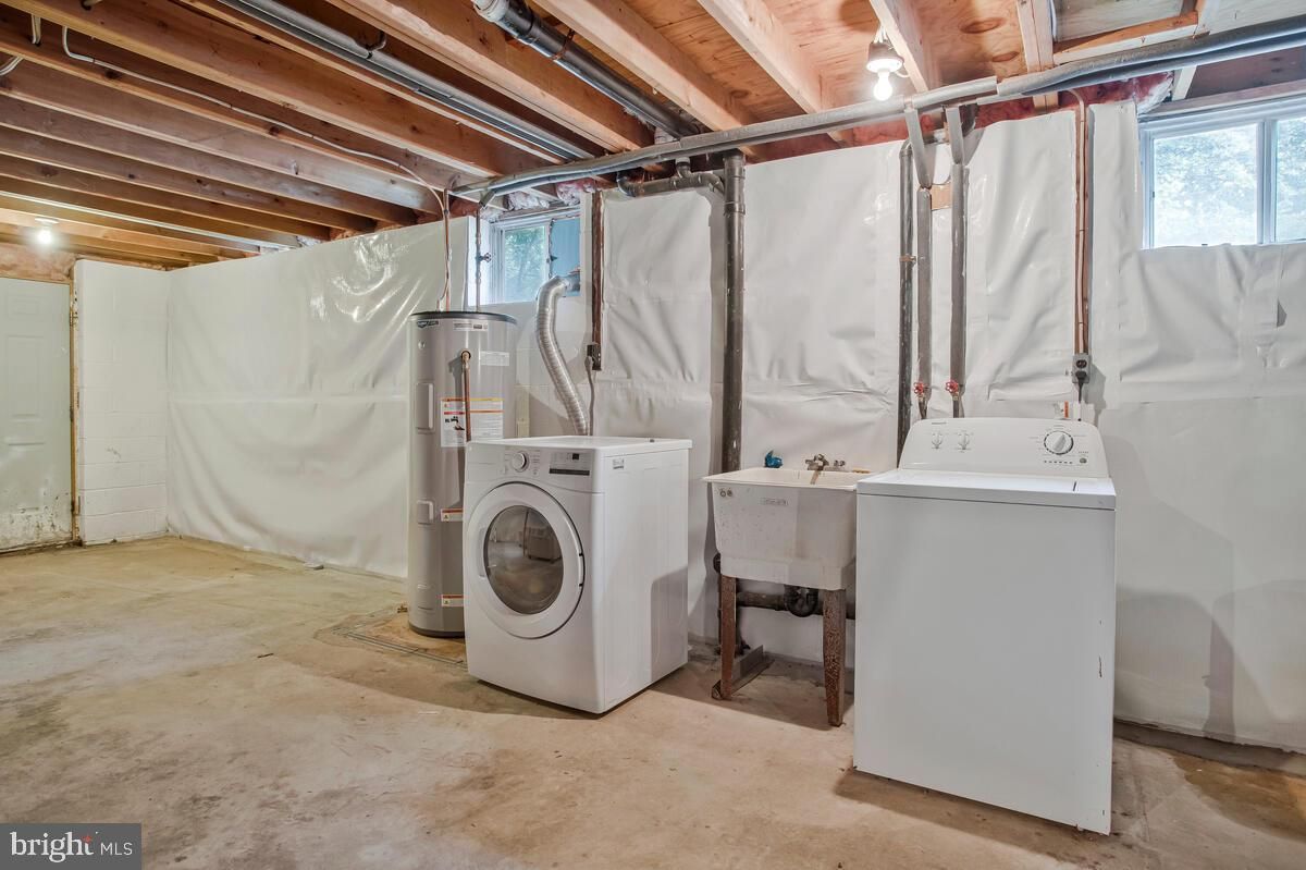 Interior, Washer, Wooden Beams, Wooden Ceilings