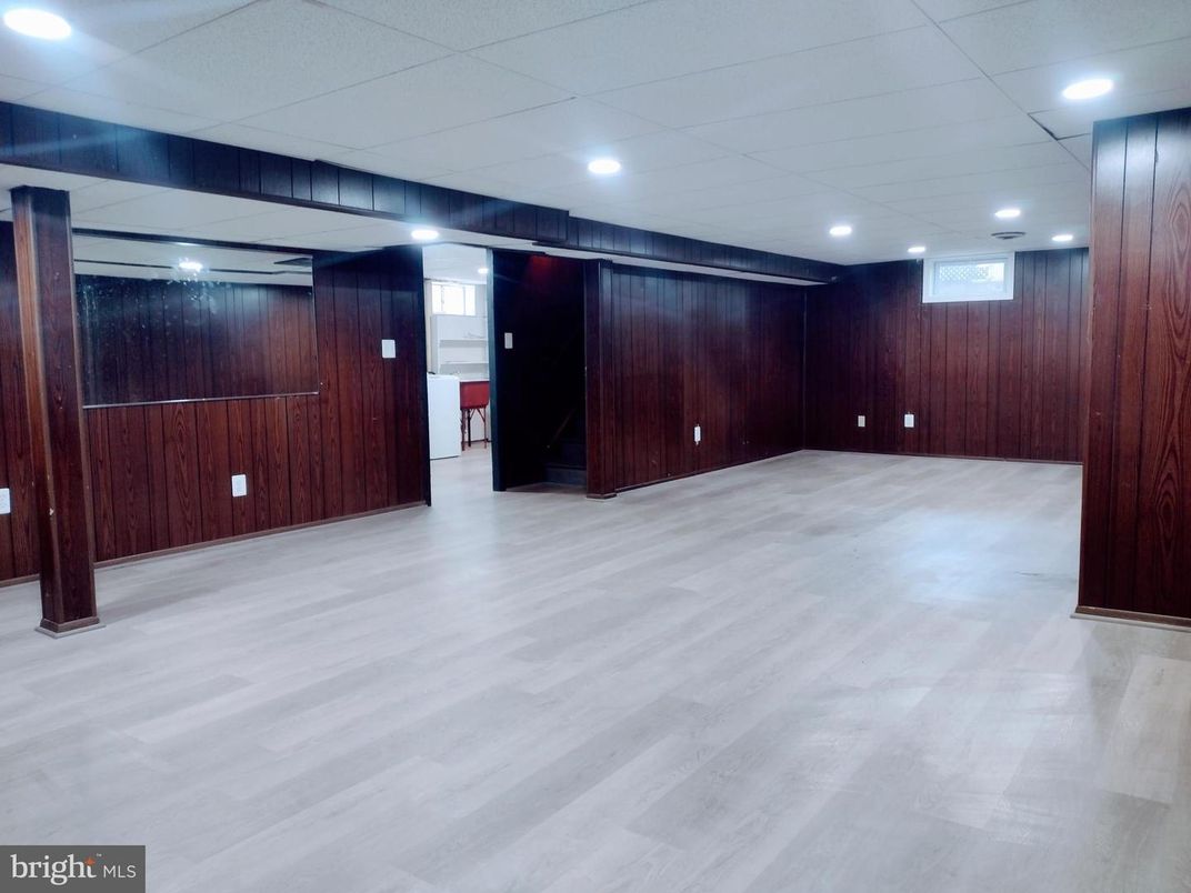 Empty room, Interior, Recessed Lighting, Wood Texture Flooring, Wooden Walls