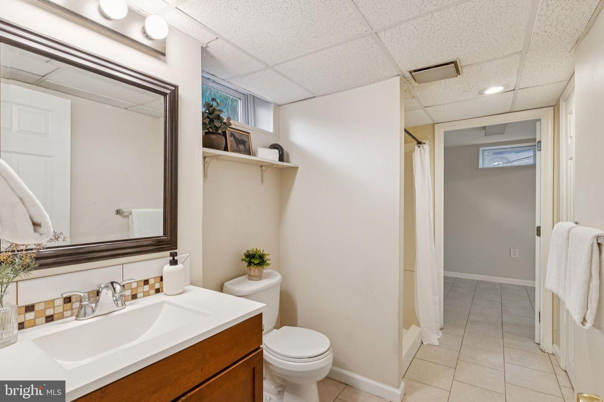 Bathroom, Interior, Recessed Lighting