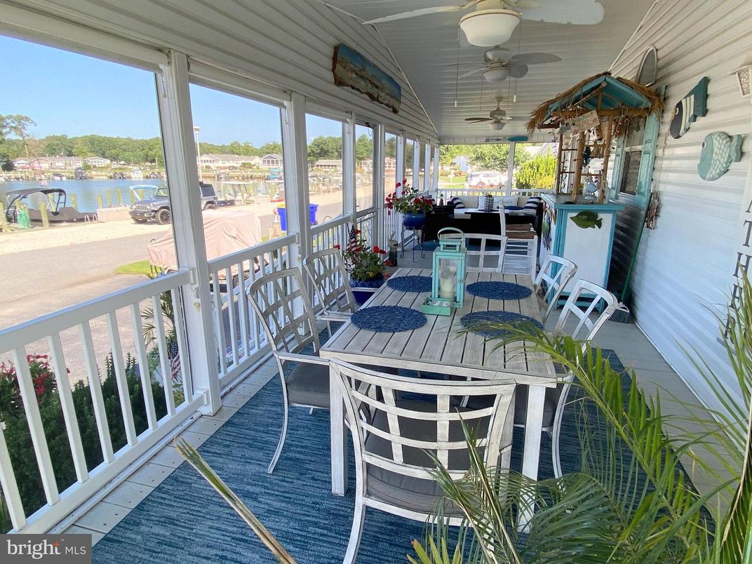 Dining room, Interior, Sun Room, Water