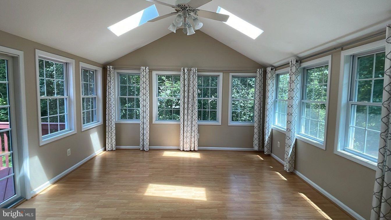Empty room, Interior, Sun Room, Wood Texture Flooring