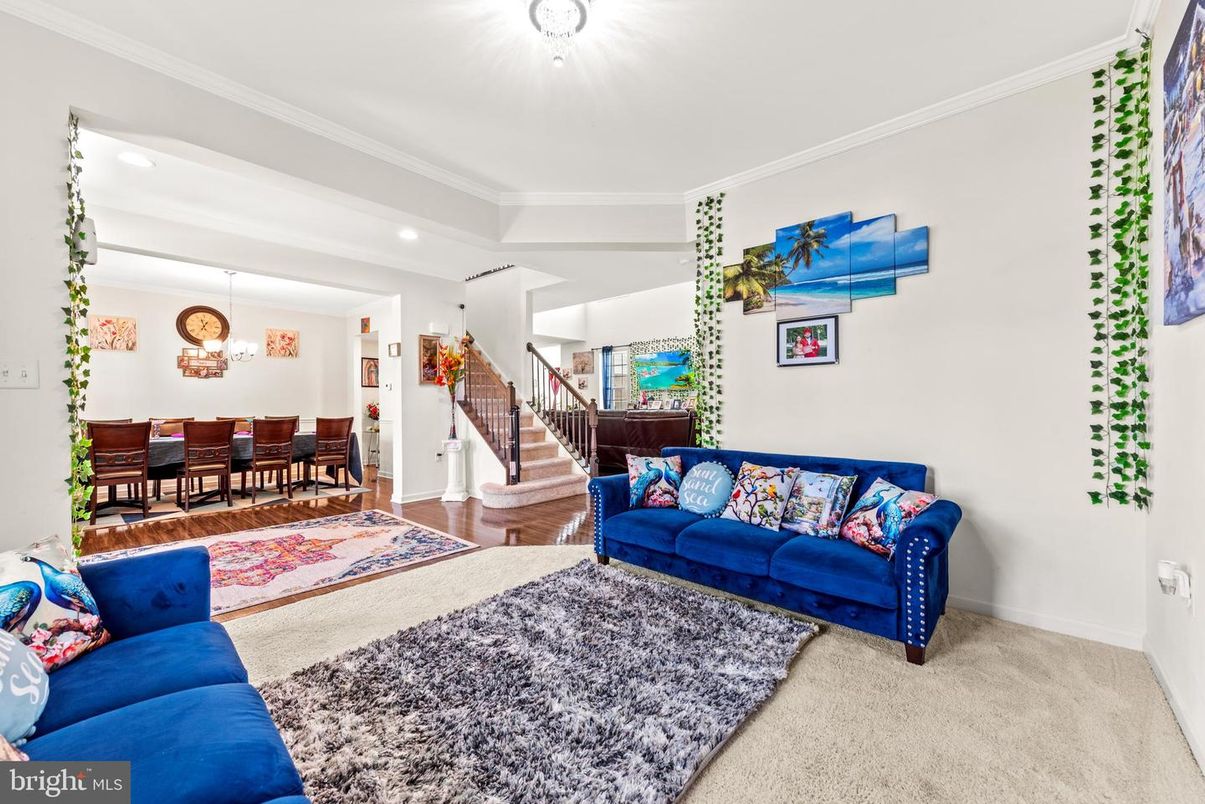 Dining room, Interior, Living room, Pendant Lights, Recessed Lighting, Wood Texture Flooring