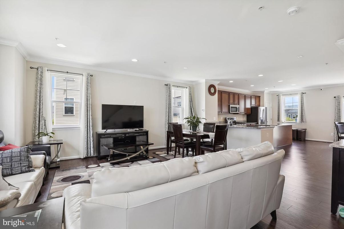Dining room, Interior, Kitchen, Living room, Recessed Lighting, Wood Texture Flooring
