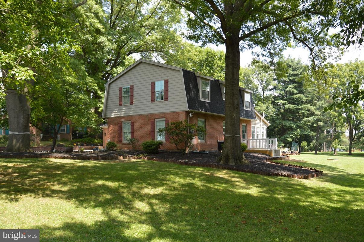 Exterior, Facade, Brick Facade, Split Level