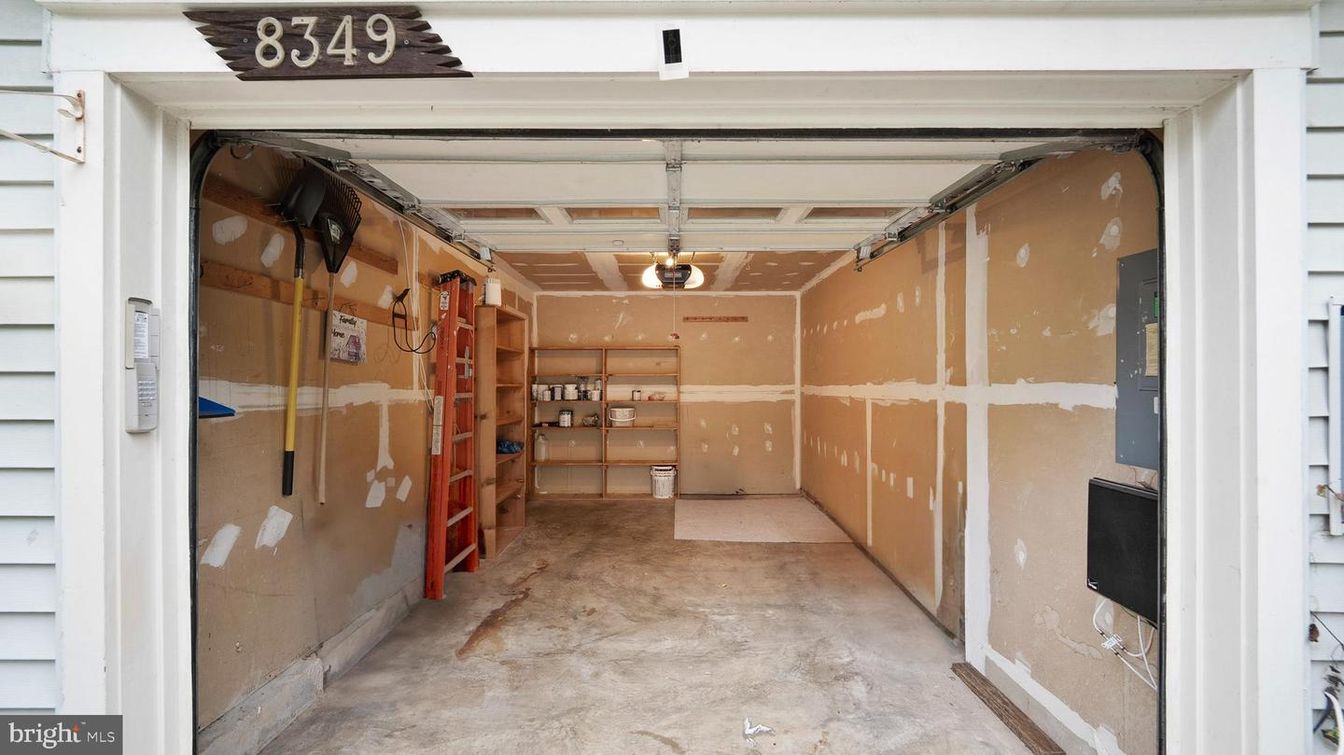 Garage, Interior