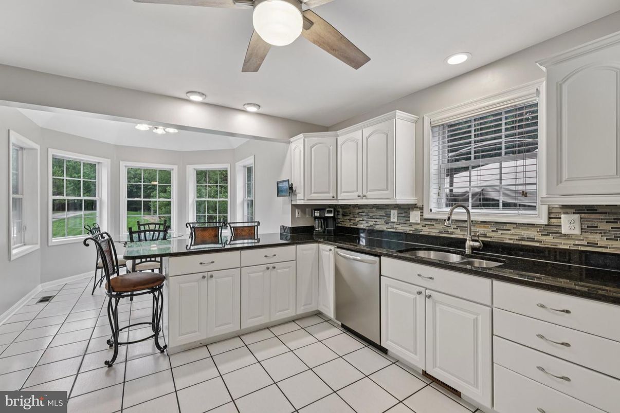 Dining room, Interior, Kitchen, Recessed Lighting