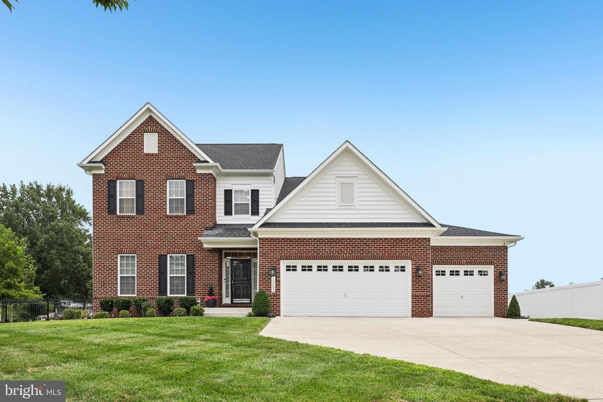 Attached, Exterior, Facade, Brick Facade, Brick Traditional