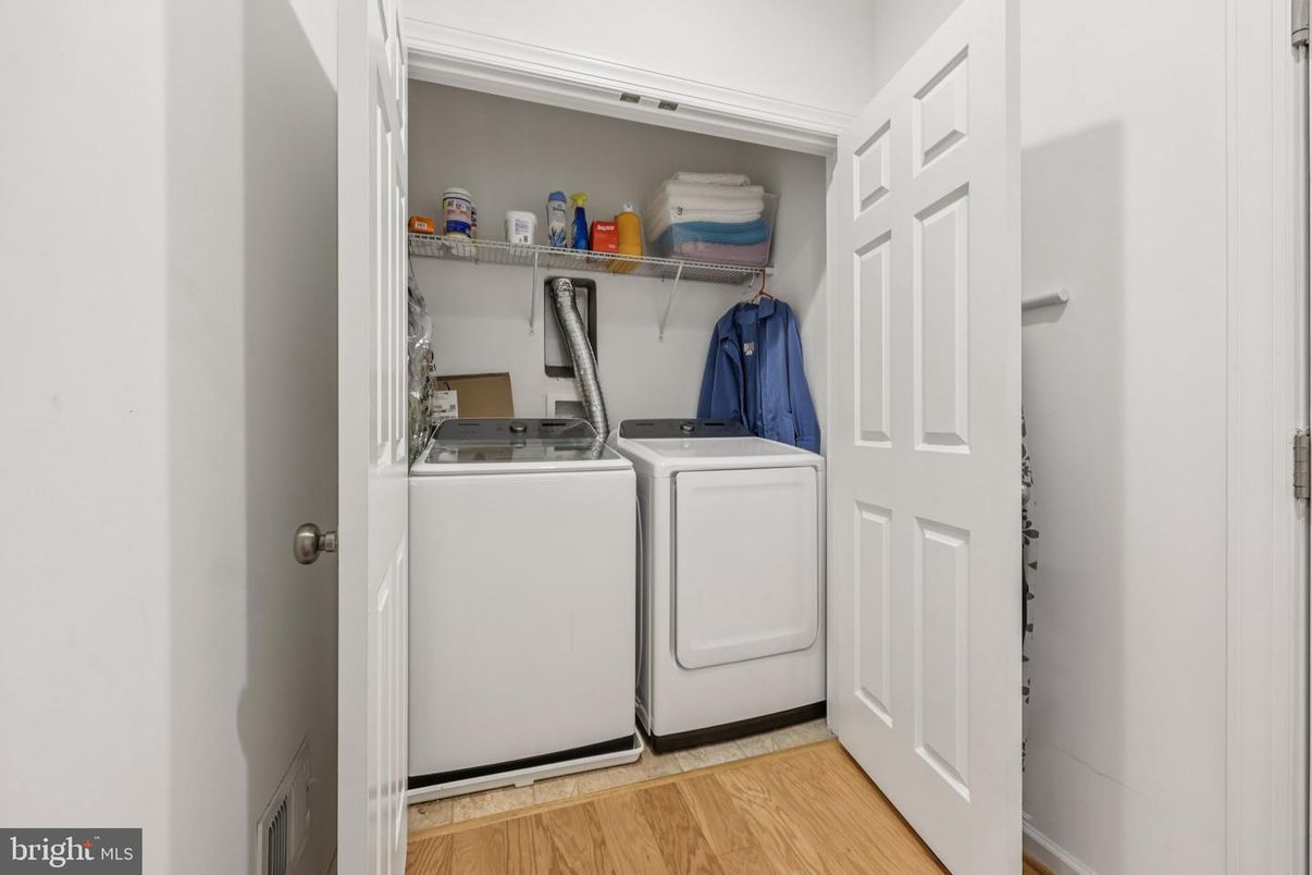 Interior, Utility Closets, Washer, Wood Texture Flooring