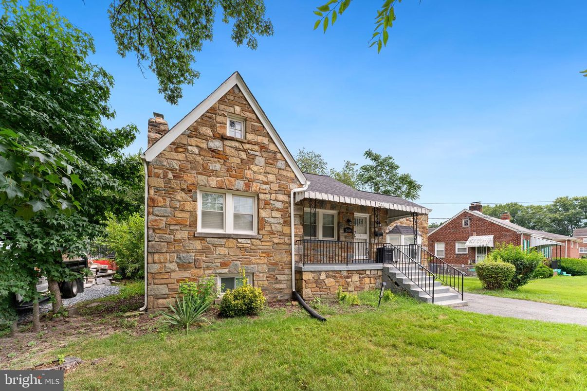 Backyard, Exterior, Facade, Tudor Revival