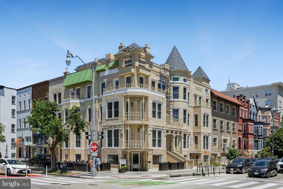 Exterior, Facade, Queen Anne Victorian