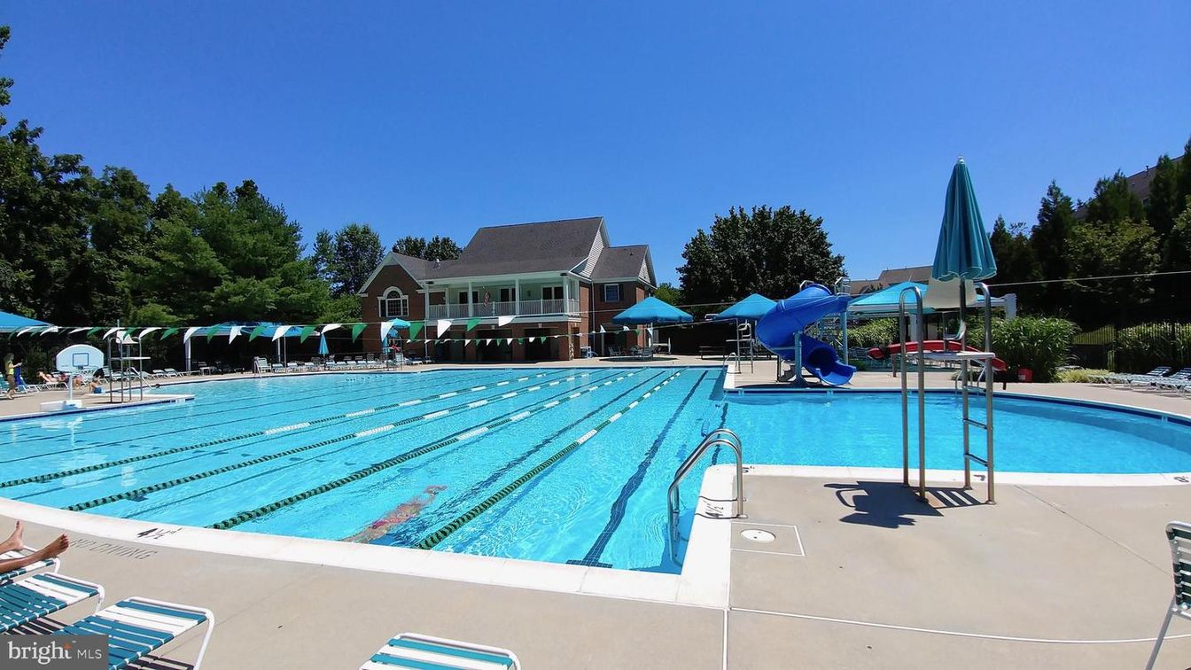 Exterior, Playground, Pool