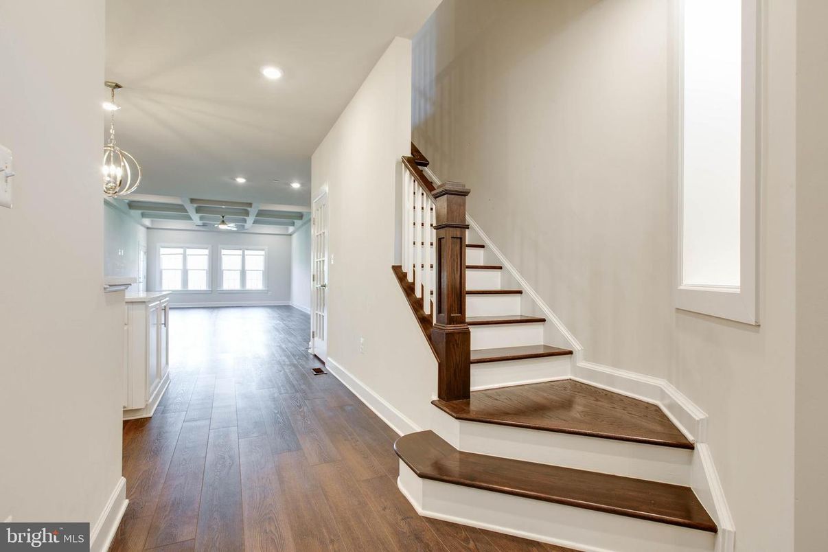 Interior, Pendant Lights, Recessed Lighting, Wood Texture Flooring