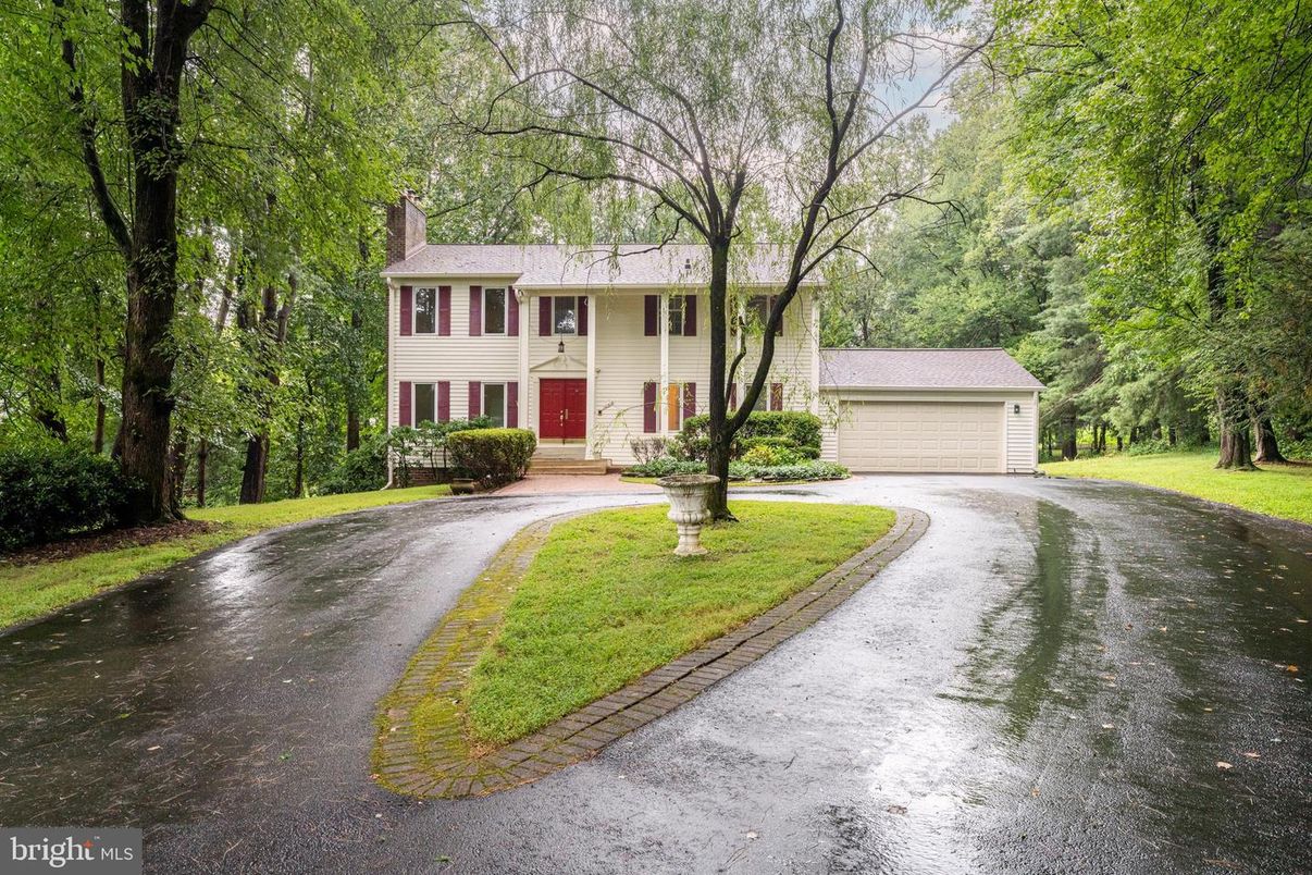 Attached, Detached Garage, Exterior, Facade, Georgian