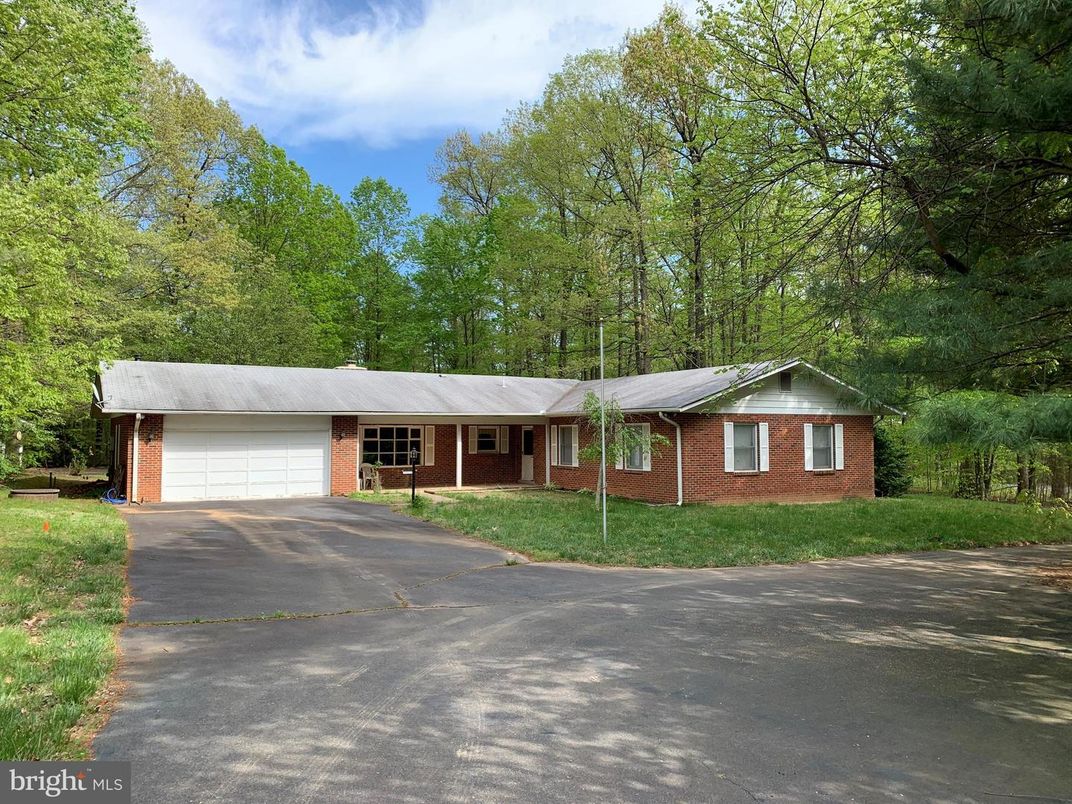 Attached, Exterior, Facade, Brick Facade, Ranch