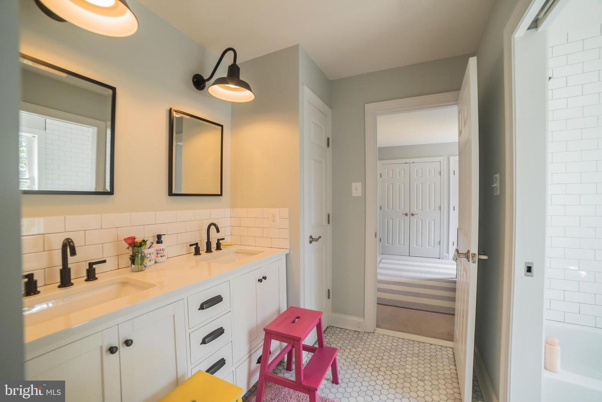 Bathroom, Dual Sink Vanities, Interior