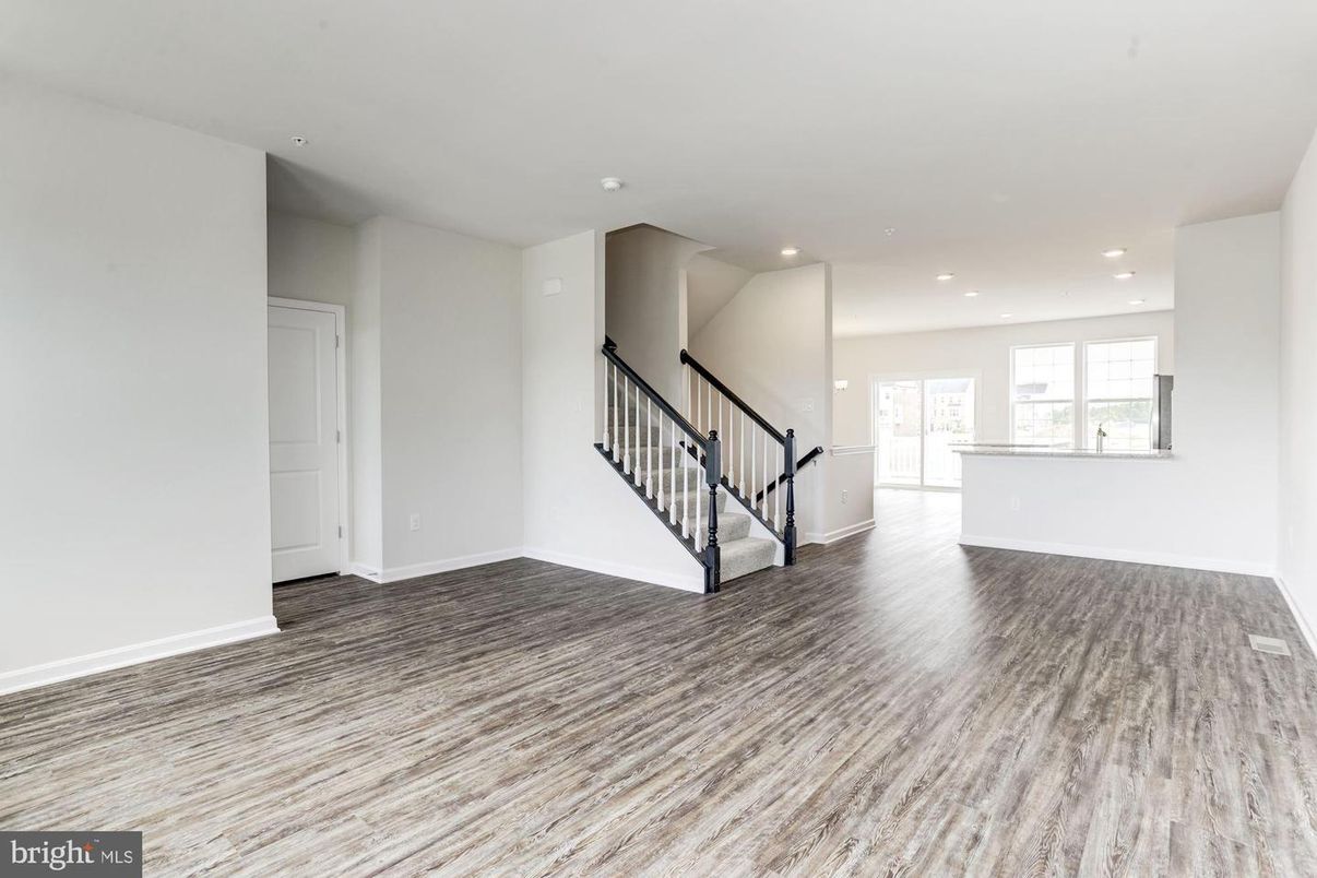 Interior, Recessed Lighting, Wood Texture Flooring