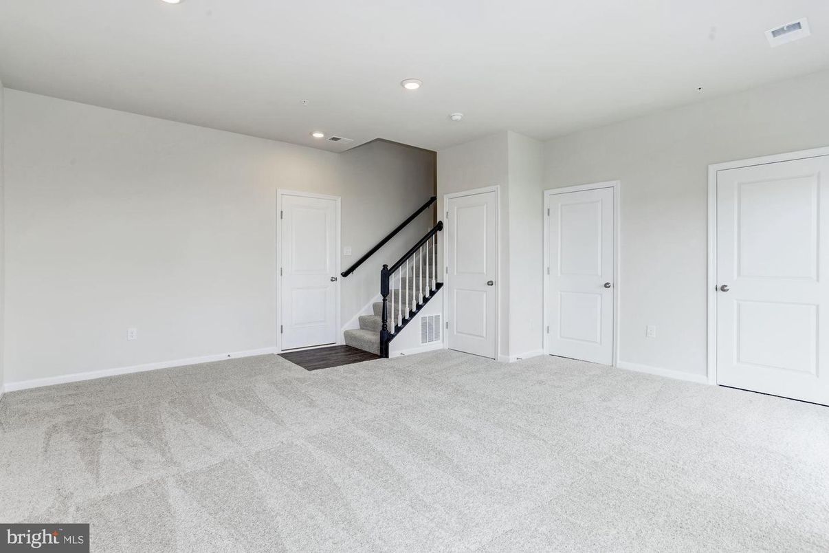 Empty room, Interior, Recessed Lighting