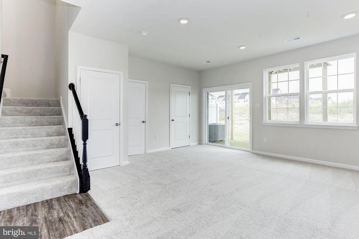 Empty room, Interior, Recessed Lighting