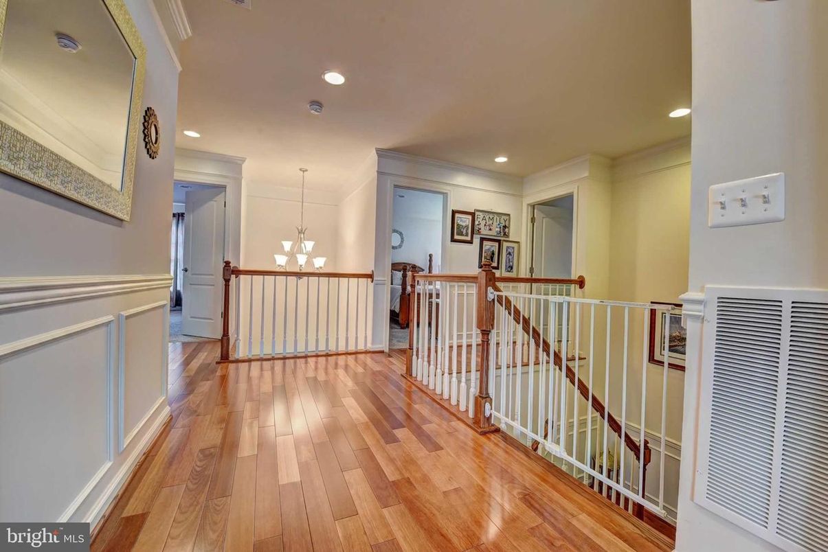 Interior, Pendant Lights, Recessed Lighting, Wood Texture Flooring