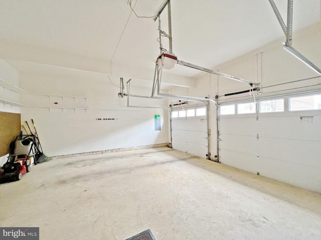 Garage, Interior