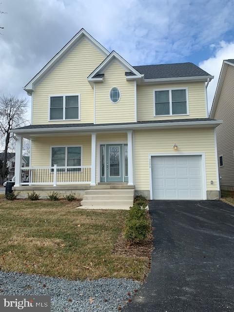 Attached, Exterior, Facade, Farmhouse