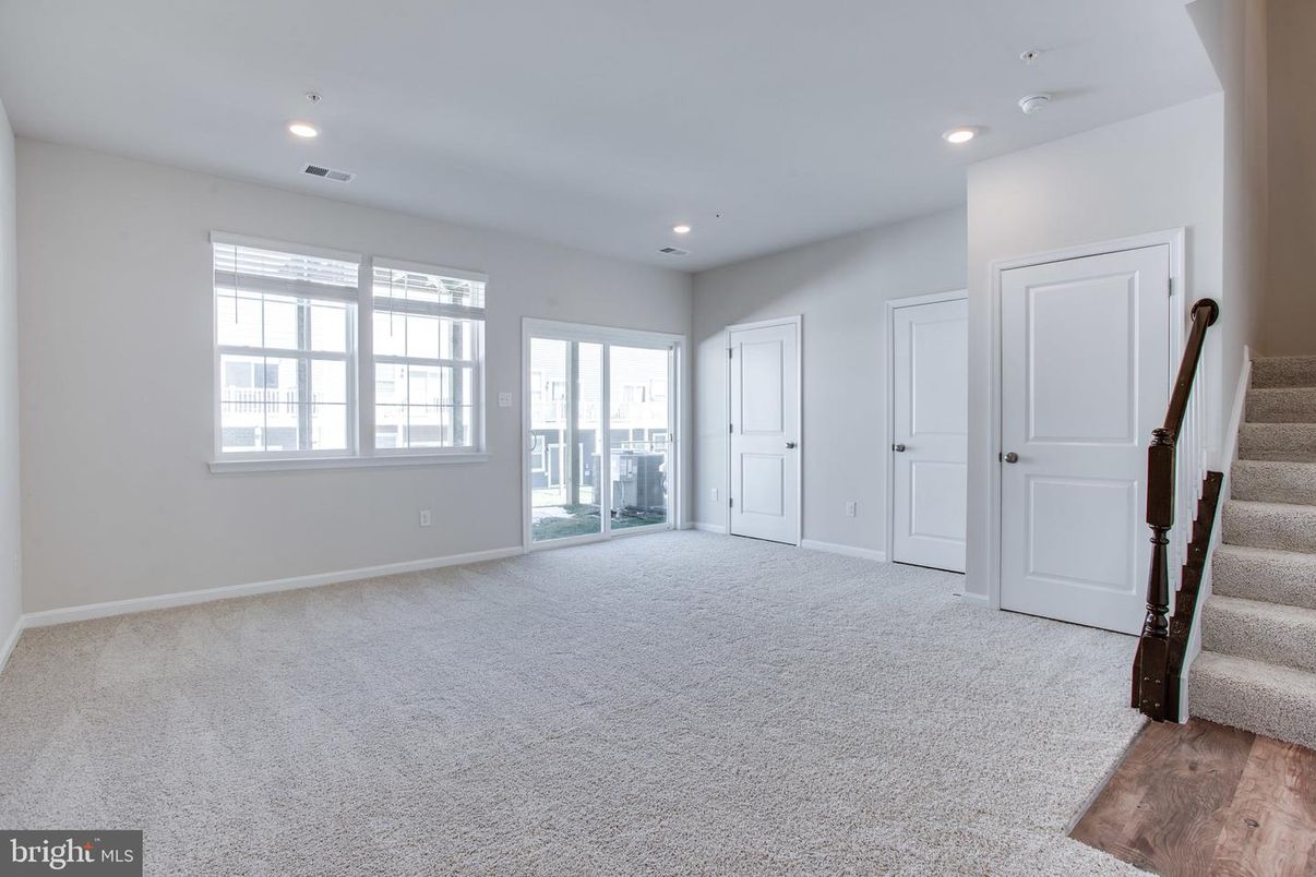 Empty room, Interior, Recessed Lighting