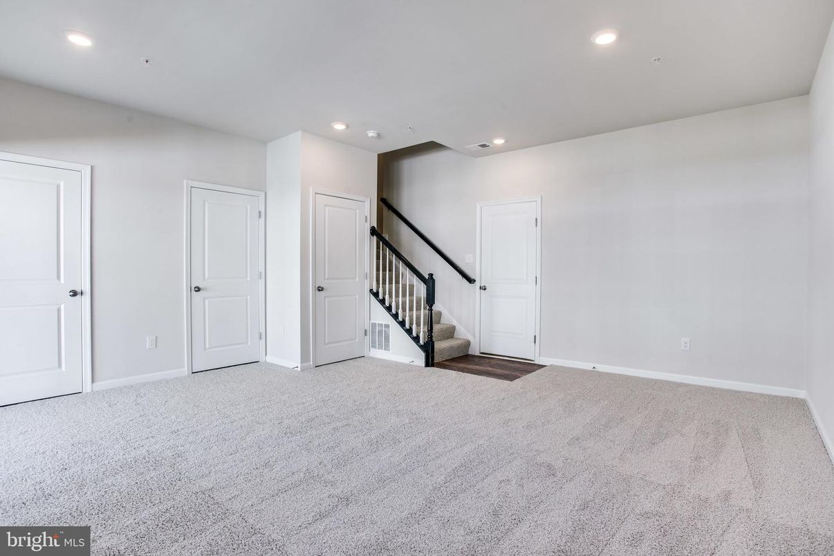 Empty room, Interior, Recessed Lighting