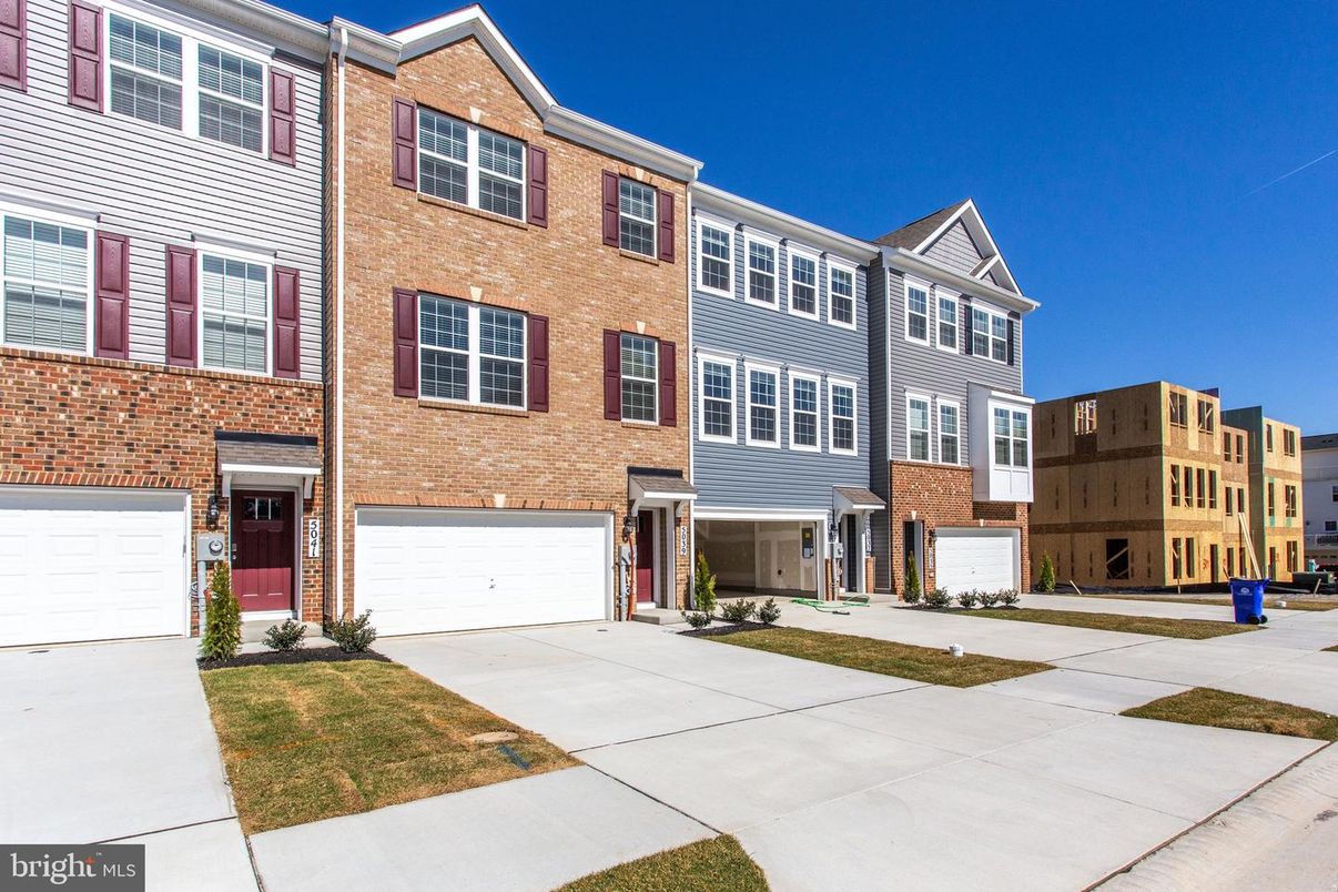 Attached, Exterior, Facade, Brick Facade, Rowhouse