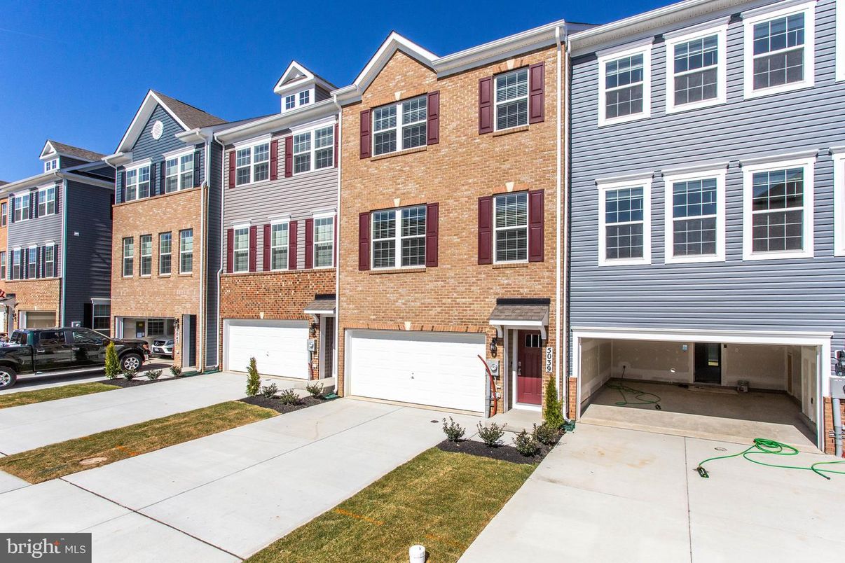 Attached, Exterior, Facade, Brick Facade, Rowhouse