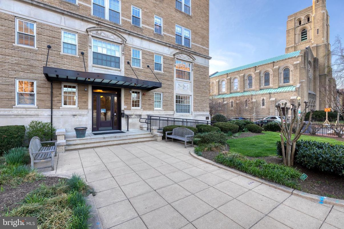 Exterior, Facade, Brick Facade, Rowhouse