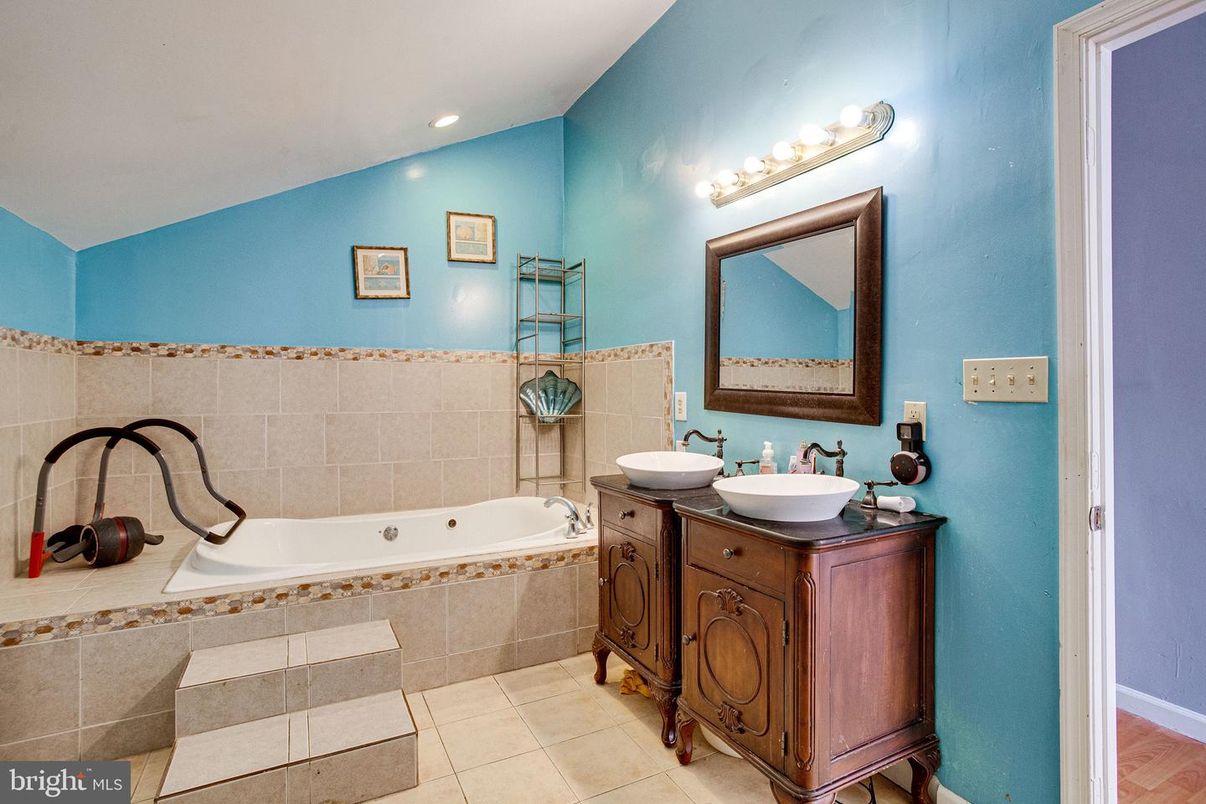 Bathroom, Interior, Recessed Lighting