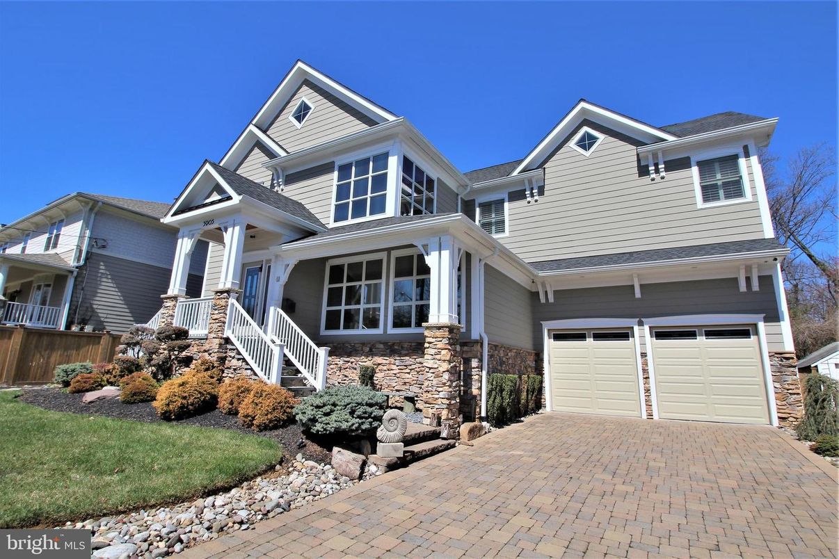 Attached, Exterior, Facade, American Craftsman